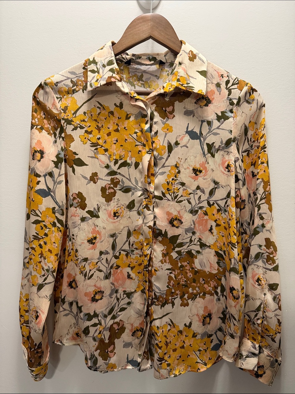 Zara Basic Collection Cream Floral Long Sleeves Blouse Size S 24.5x18.5